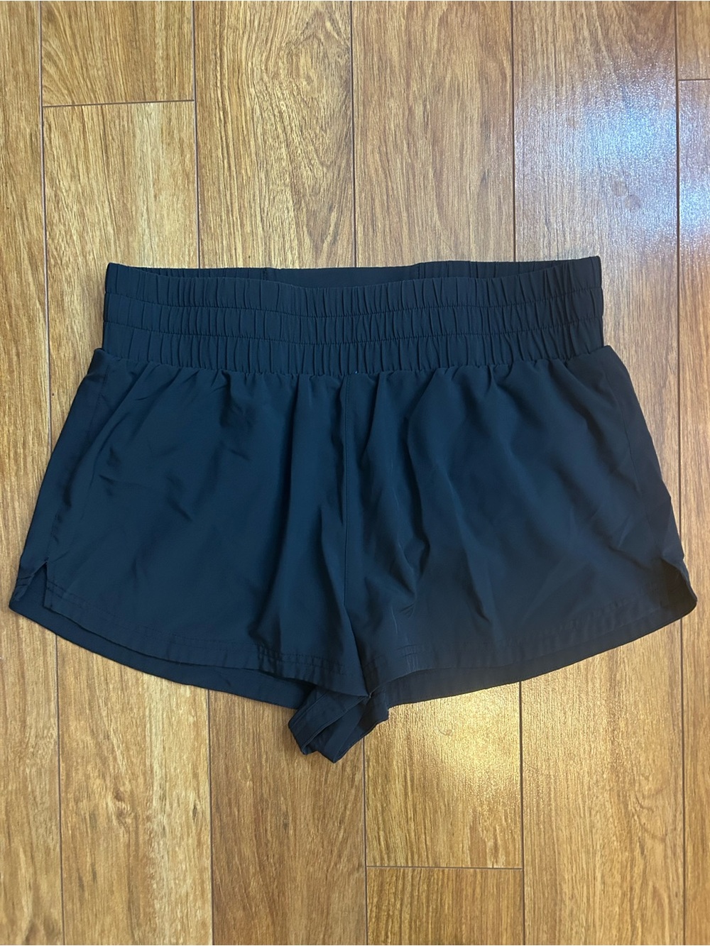 Varley Black Smocked Waist Athletic Shorts Size Medium